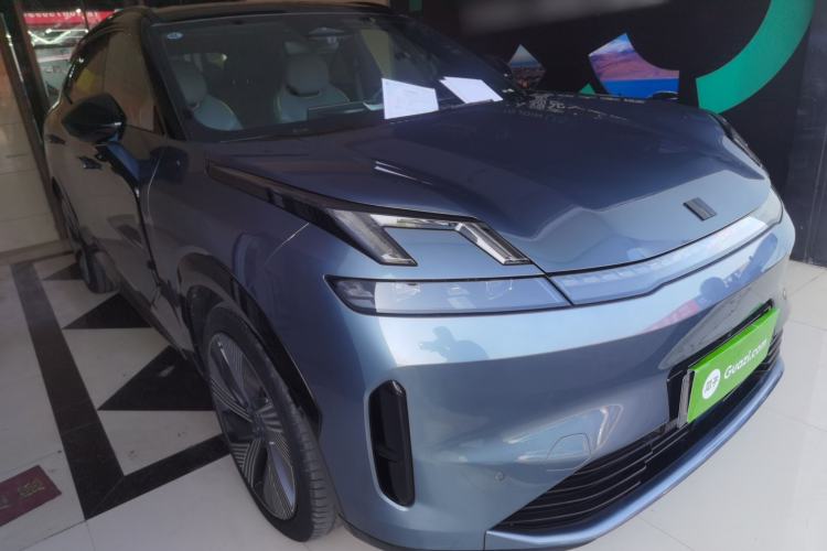 Used Lynk & Co 08 EM-P 2025 220 km All-Wheel-Drive Performance Halo
