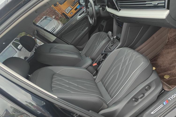 Used Volkswagen Tiguan L 2023 Restyled 330TSI Automatic Two-Wheel Drive R-Line Enhanced Comfort Version Right Front Seat