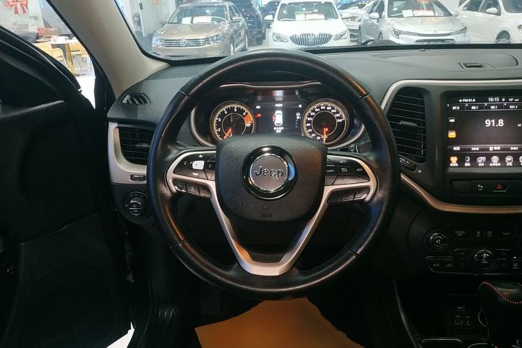 Used Jeep Cherokee 2016 2.4L Leading Smart Version
