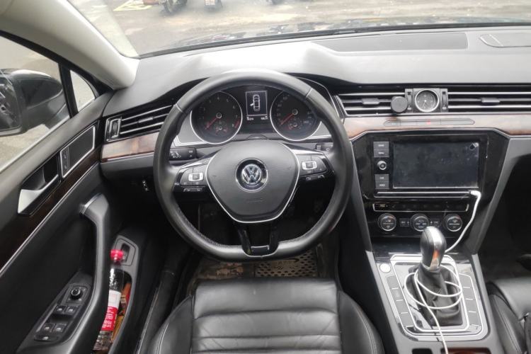 Used Volkswagen Magotan 2019 330TSI DSG Luxury Model China V Standard Steering Wheel