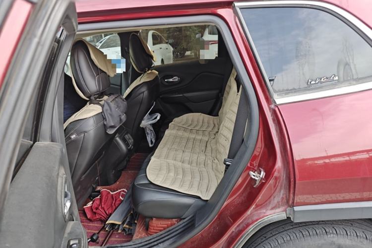 Used Jeep Cherokee 2016 2.4L All-in-One Edition Left Rear Seat