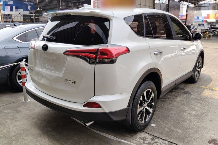 Used Toyota RAV4 2016 2.0L CVT Two-Wheel Drive Fashion Edition China V Standard Rear Right 45 Deg