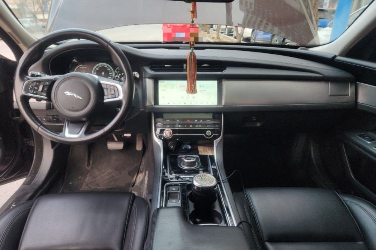 Used Jaguar XFL 2020 XFL 2.0T P200 Two-Wheel-Drive Elite Edition Center Console