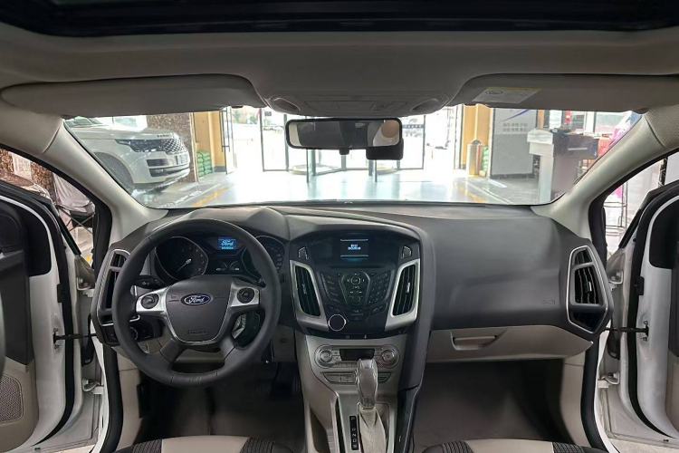 Used Ford Focus 2012 Sedan 1.6L Automatic Fashion Edition