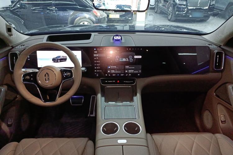 Used Hima AITO M8 2025 Model Pure Electric Max+ Six-Seat Four-Wheel-Drive Version
