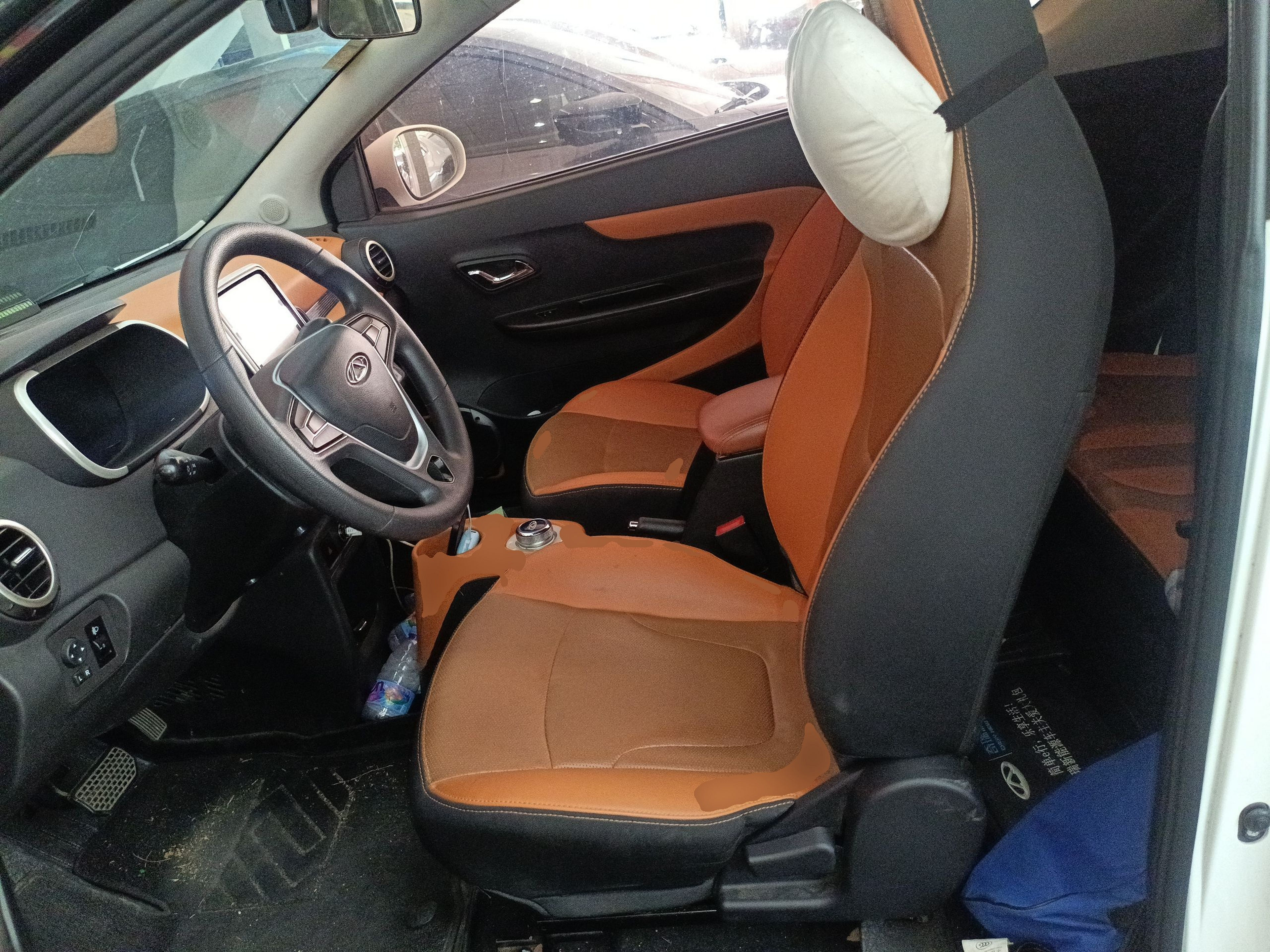 المقاعد الأمامية داخل السيارة