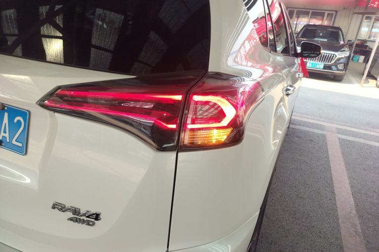 Used Toyota RAV4 2016 2.0L CVT Two-Wheel Drive Comfort Edition China V Standard