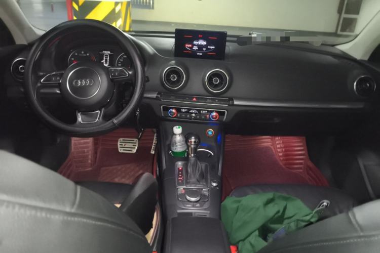 Used Audi A3 2014 Limousine 35 TFSI Automatic Comfort Model Center Console