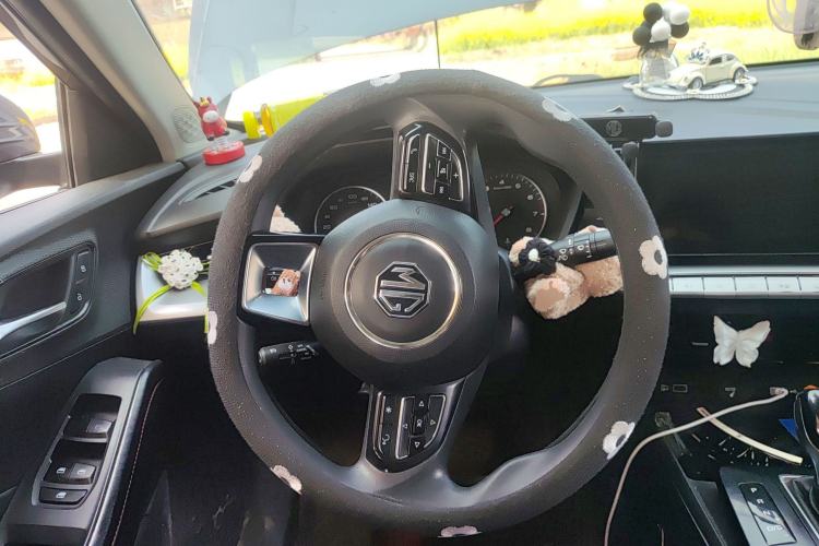 Used MG 5 2022 180 DVVT CVT Youth Luxury Edition
