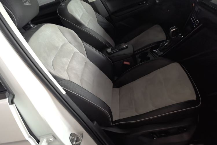 Used Volkswagen Tayron X 2020 330TSI Two-Wheel Drive Luxury Smart Connectivity Version Right Front Seat