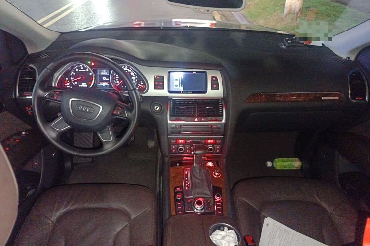 Used Audi Q7 2014 35 TFSI Sport Edition Center Console