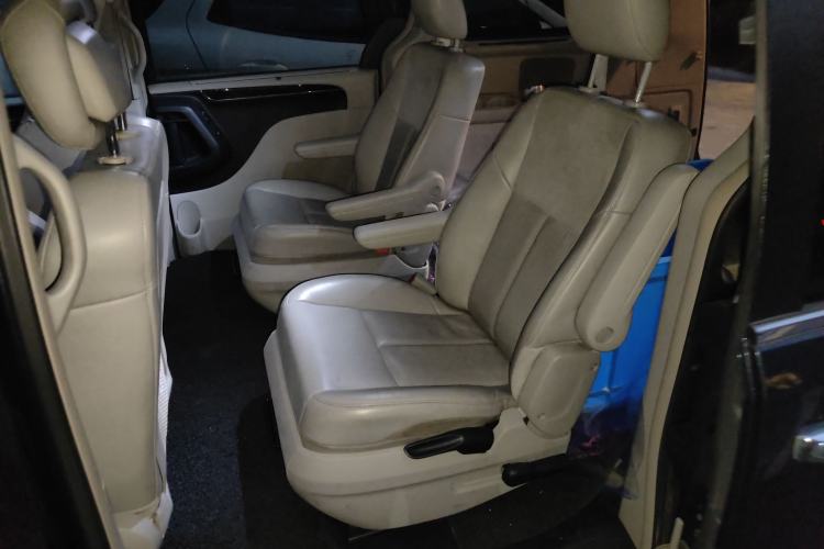 Used Chrysler Grand Voyager 2013 3.6L Luxury Edition Left Rear Seat