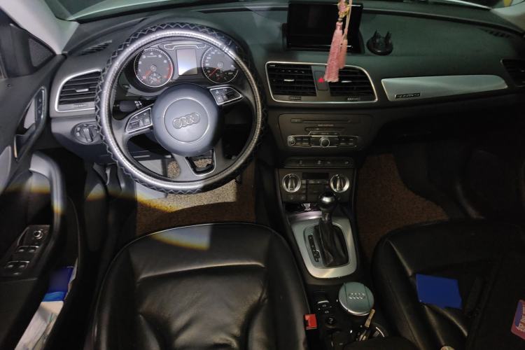 Used Audi Q3 2015 35 TFSI quattro Technology Edition Center Console