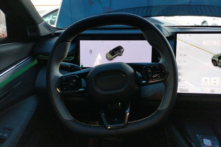 Used Lynk & Co 08 EM-P 2025 120km Long-Range Halo Steering Wheel