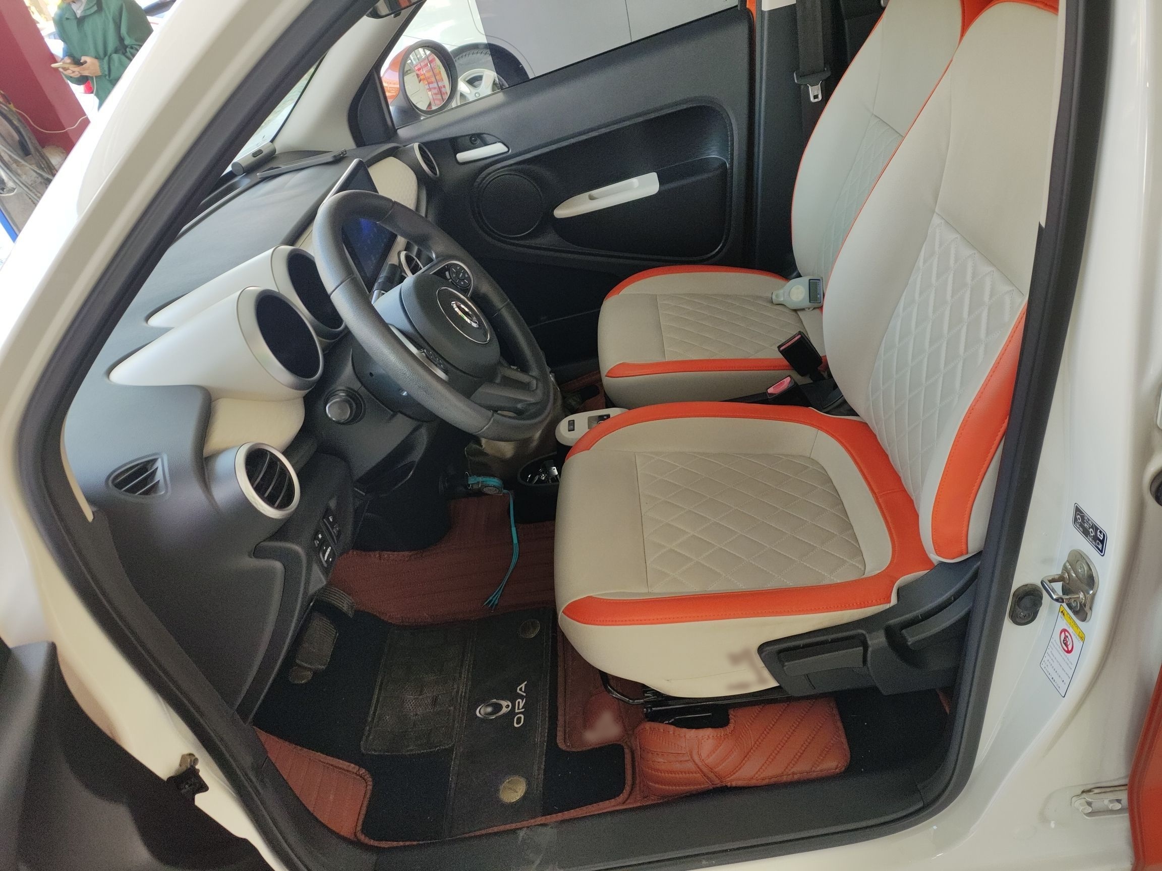 Переднее сиденье в автомобиле