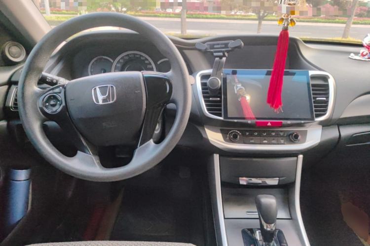 Used Honda Accord 2015 2.0L LX Comfort Edition Center Console