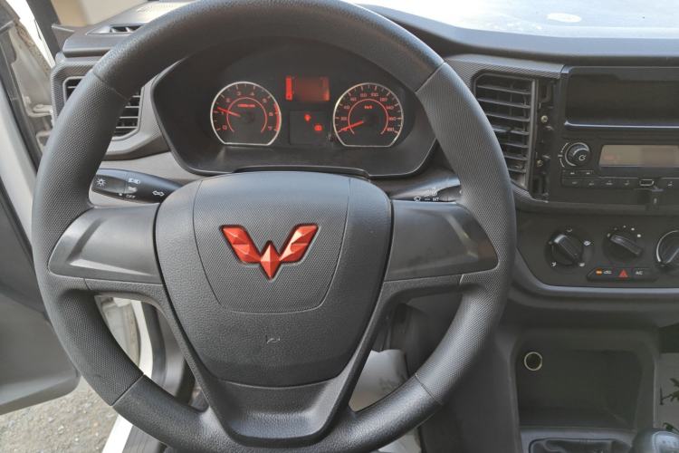 Used Wuling Hongguang V 2022 1.5L Jingqu Edition Electric-Assist LAR