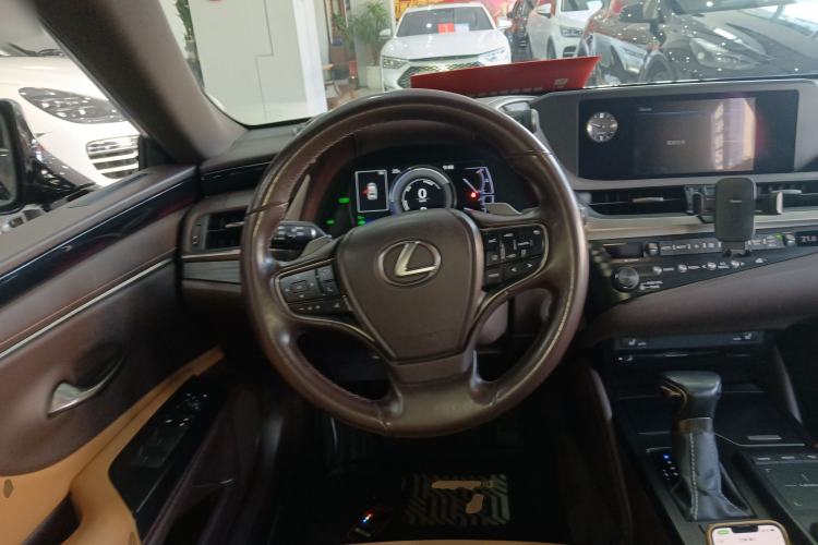 Used Lexus ES 2018 300h Premier Edition China VI Standard
