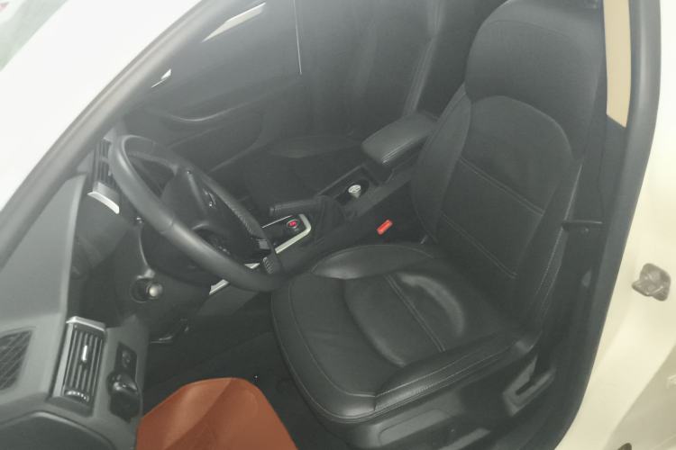 Used Qoros 3 2015 Urban SUV 1.6T Automatic – Dynamic Edition Enhanced Model Left Front Seat