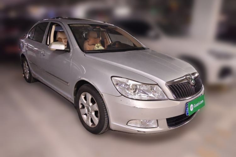 Used Skoda Octavia 2010 2.0L Automatic Yijun Edition Front Right 45 Deg