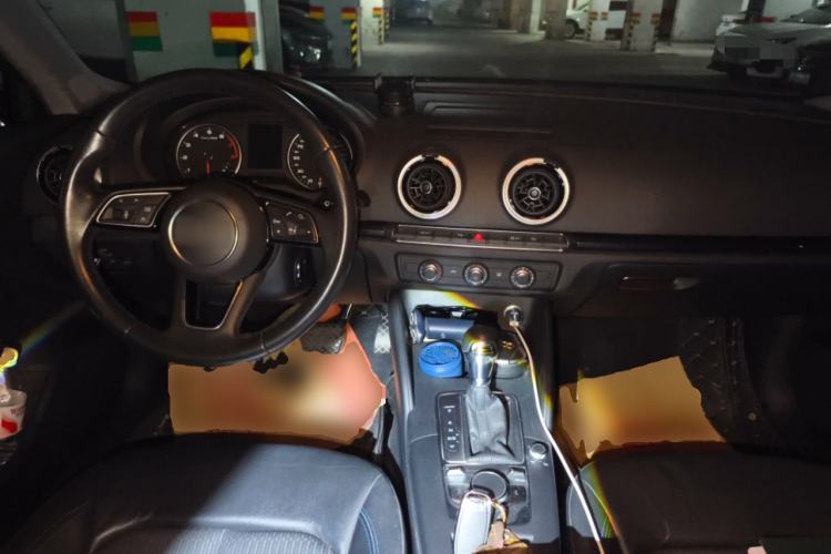 Used Audi A3 2019 Limousine 35 TFSI Fashion Edition China V standard Center Console