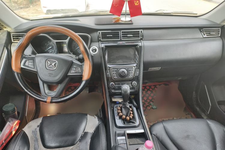 Used JMC Yusheng S330 2016 1.5L GTDi Automatic Two-Wheel Drive Fashion Edition Center Console