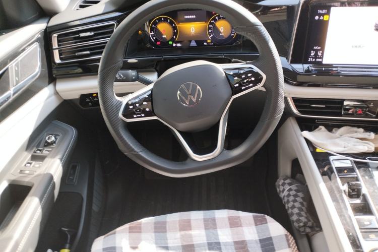 Used Volkswagen Teramont 2024 530 V6 All-Wheel-Drive Dragon Edition Steering Wheel