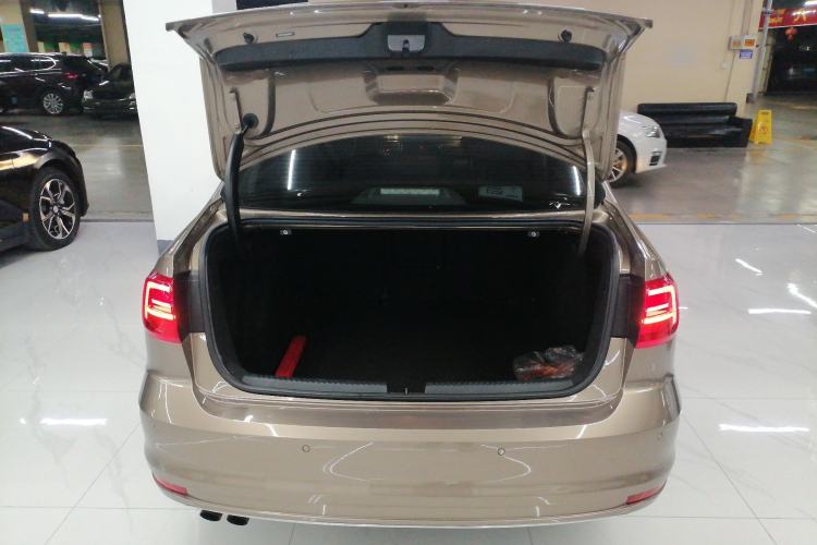 Used Volkswagen Sagitar 2017 230TSI Automatic Comfort Version
