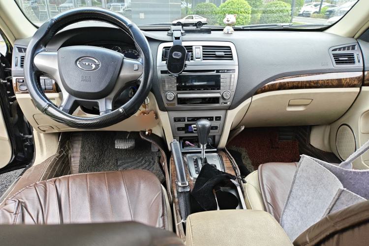 Used GAC Trumpchi GA5 2012 2.0L Automatic Elite Edition Center Console