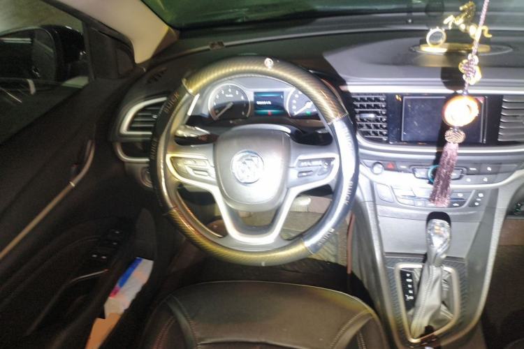 Used Buick GT 2016 18T Dual-Clutch Luxury Model Steering Wheel