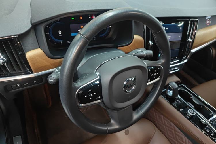 Used Volvo S90 New Energy 2022 T8 eDrive Hybrid Luxury Edition Center Console