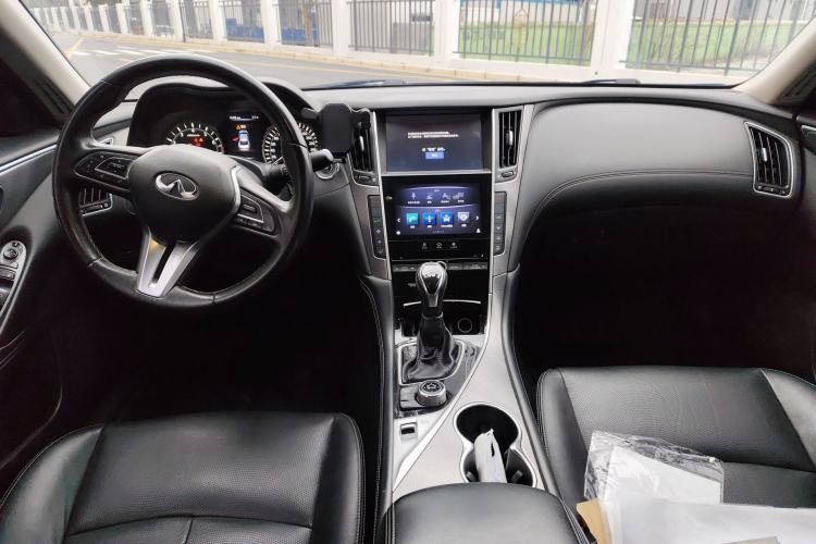 Used Infiniti Q50L 2018 2.0T Enjoyment Version China VI Standard
