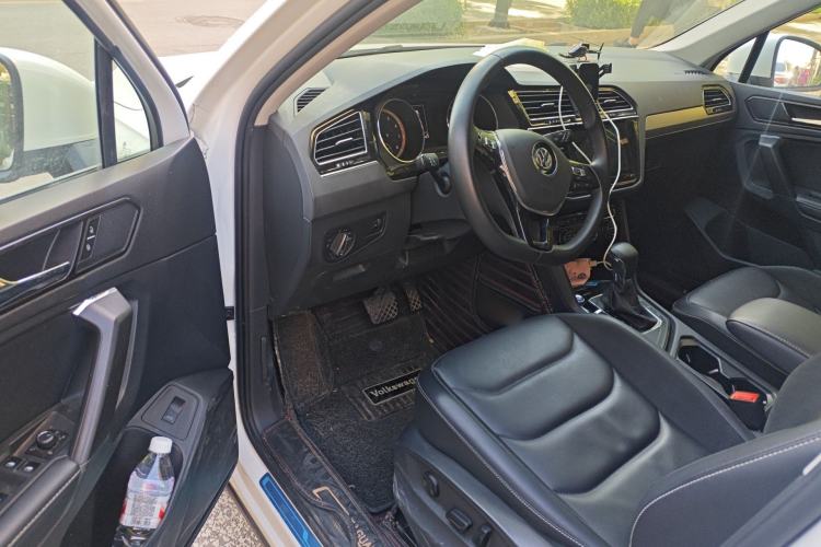 Used Volkswagen Tiguan L 2020 330TSI Automatic Two-Wheel Drive Smart Luxury Edition China VI Standard Driver Seat