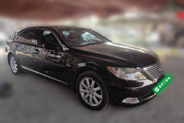 Used Lexus LS  Front Right 45 Deg