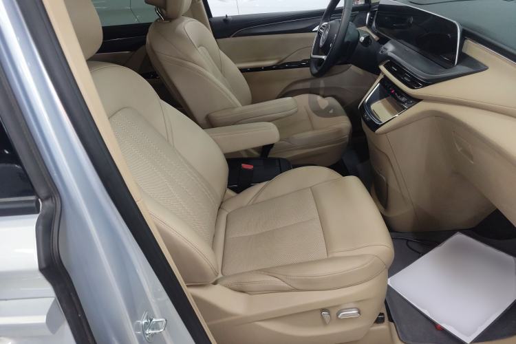 Used Buick GL8 New Energy 2025 Lu Shang Luxury Edition 7-Seater
