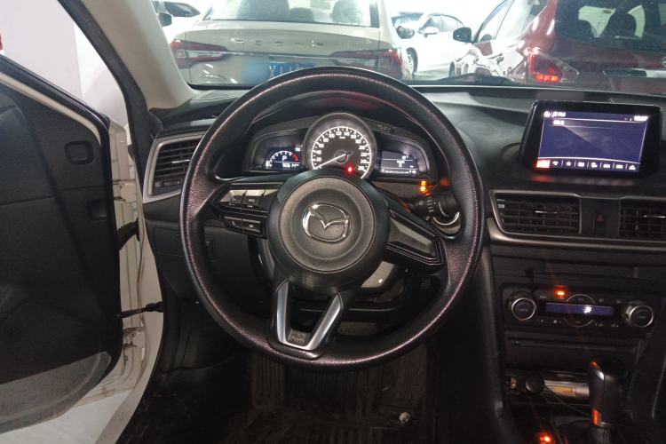 Used Mazda 3 Axela 2019 Cloud-Controlled Sedan 1.5L Automatic Luxury Model China VI Standard Steering Wheel
