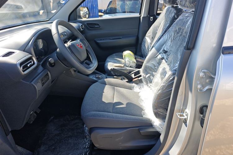 Used Wuling Hongguang New Energy 2024 All-Electric Model 300KM Practical Version Left Front Seat