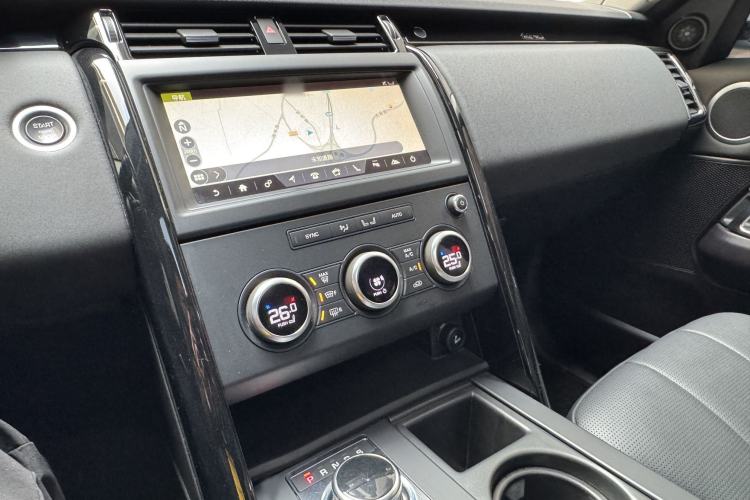 Used Land Rover Discovery 2018 3.0 SC V6 SE Interior 6