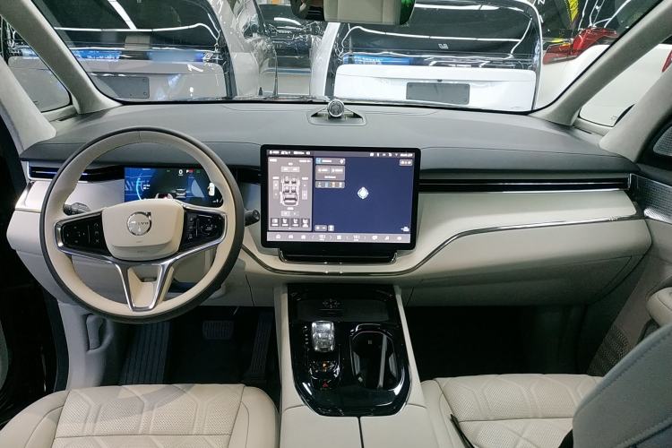 Used Volvo EM90 2025 Ultra Six-Seater