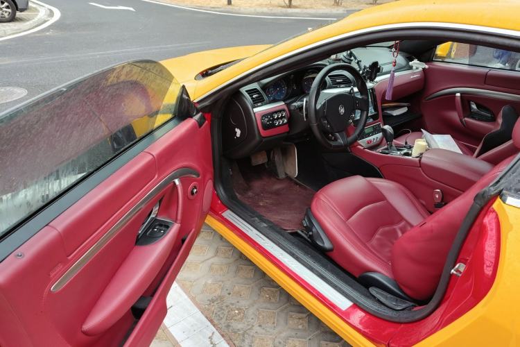 Used Maserati GranTurismo 2007 4.2L Standard Edition Driver Seat