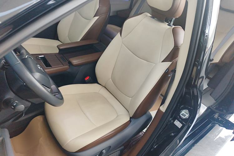 Used Toyota Granvia 2022 2.5L Hybrid Premium Edition Left Front Seat