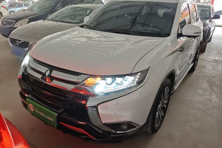 Used Mitsubishi Outlander 2016 2.4L 4x4 Luxury Edition 7-Seater
