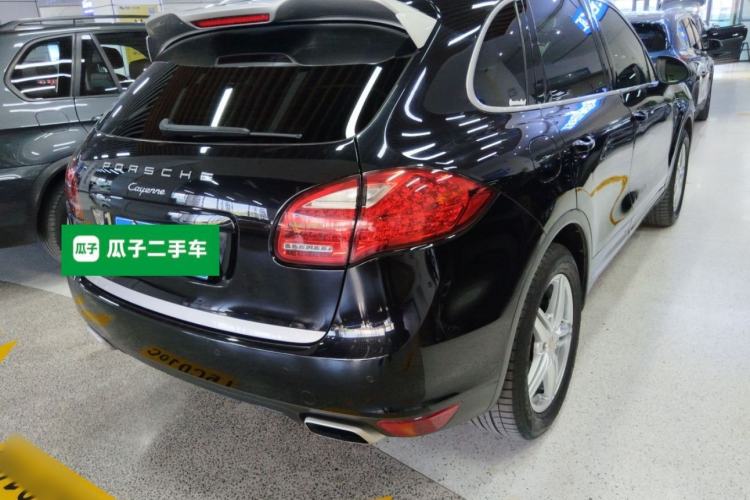 Used Porsche Cayenne 2014 Cayenne Platinum Edition 3.0T Rear Right 45 Deg