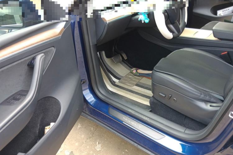 Used Tesla Model Y 2021 Long-Range All-Wheel-Drive Version