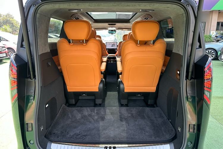 Used Geely Galaxy LEVC L380 2024 140-Degree 6-Seater All-Wheel-Drive Ultra Exterior 11