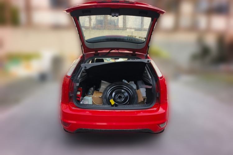 Used Ford Focus 2013 Hatchback Classic 1.8L Manual Base Model Trunk