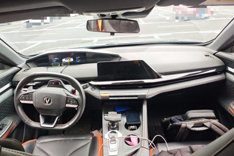 Used CHANGAN UNI-V 2023 1.5T Prestige Model Center Console