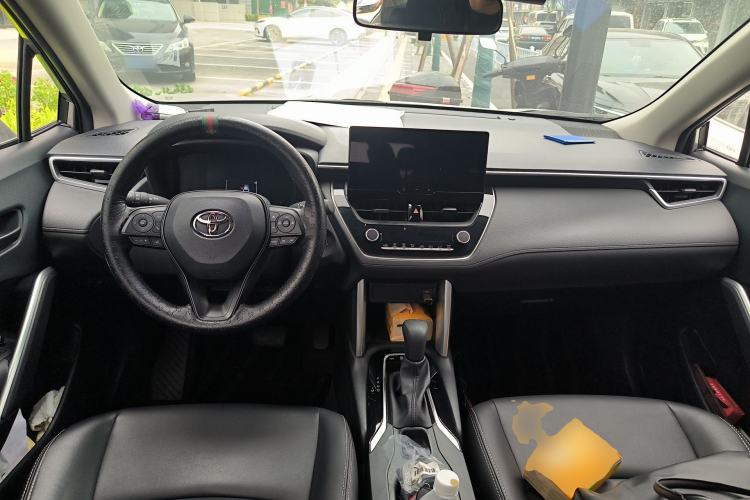 Used Toyota Corolla Cross 2023 2.0L Elite Edition Center Console