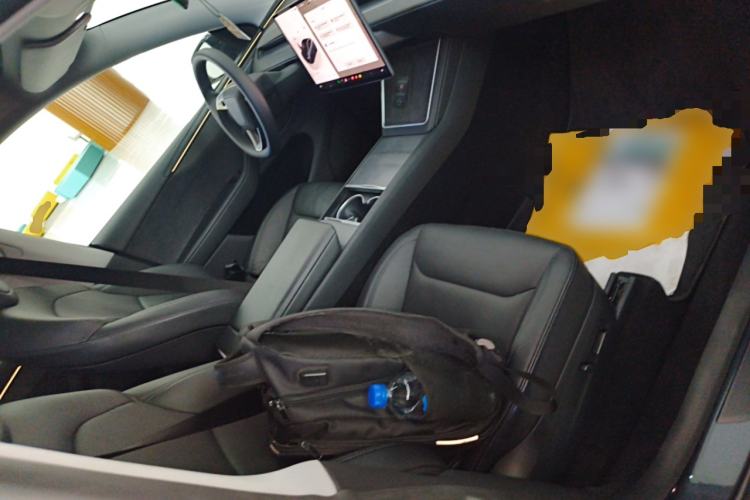 Used Tesla Model Y 2025 Long-Range All-Wheel-Drive Version Right Front Seat