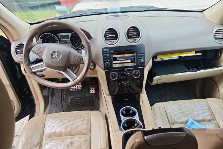 Used Mercedes-Benz M-Class AMG 2011 AMG ML 63 Center Console